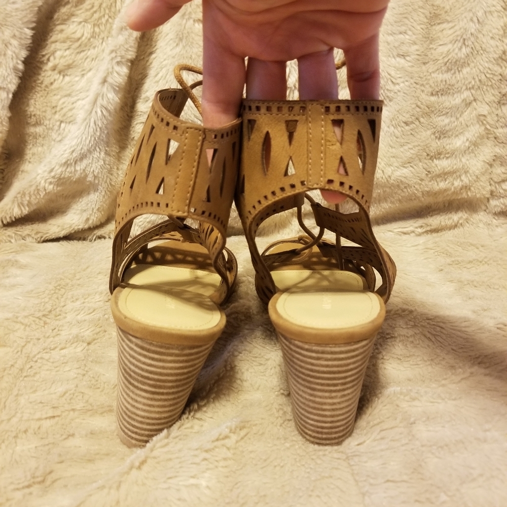 Marc Fisher "Petite" Heels - Picture 4 of 7